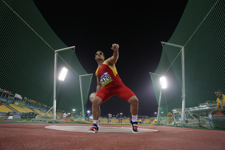 David Casinos, durante su participación en lanzamiento de disco F11 del Mundial de Atletismo Doha 2015.