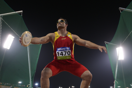 David Casinos, durante su participación en lanzamiento de disco F11 del Mundial de Atletismo Doha 2015.