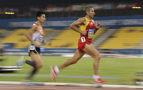 Alberto Suárez, durante la prueba de los 5000 metros T13 del Mundial de Atletismo Doha 2015.