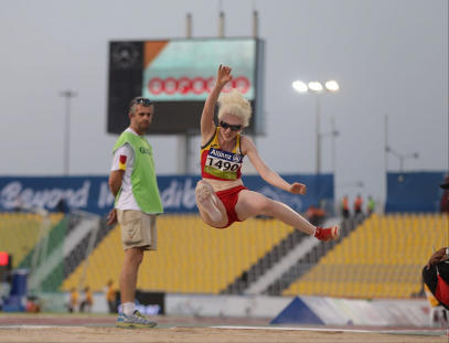 Sara Fernández, en una de sus tentativas de la prueba de salto de longitud T12 en el Mundial de Atletismo Doha 2015.