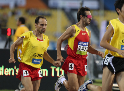 Manuel Garnica, al concluir la prueba de 800 metros T11 en el Mundial Atletismo Doha 2015.