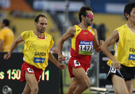 Manuel Garnica, en los 800 metros T11 del Mundial de Atletismo Doha 2015.