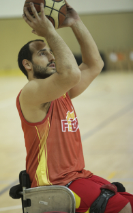 Alejandro Zarzuela, durante una concentración y entrenamiento con la selección española de baloncesto en silla.