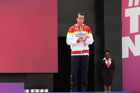 Joan Munar recoge la medalla de bronce en los 100 metros T12 durante el Campeonato del Mundo de Atletismo Paralímpico de Londres.