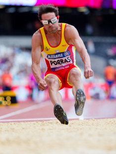 Xavi Porras participa en salto de longitud en el Campeonato del Mundo de Atletismo Paralímpico de Londres.