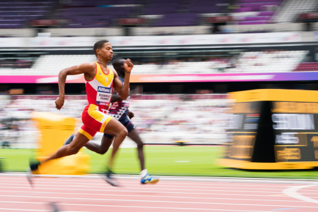 Deliber Rodríguez en las series clasificatorias de 400 metros T20 del Mundial Londres 2017.