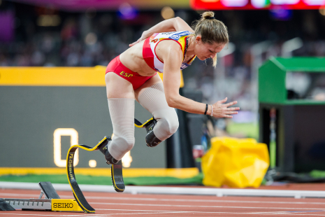 Sara Andrés gana la medalla de bronce en 400 metros T44 durante el Campeonato del Mundo de Atletismo Paralímpico de Londres.