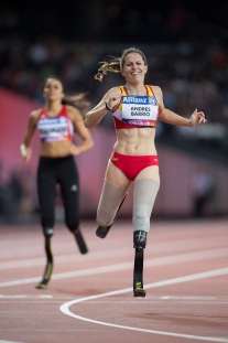 Sara Andrés, al finalizar la prueba de 400 metros T44 durante el Campeonato del Mundo de Atletismo Paralímpico de Londres.