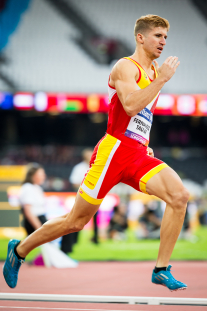 José Luis Fernández Taular, corriendo la final de los 400 metros T12 en el Mundial de Atletismo Paralímpico de Londres.