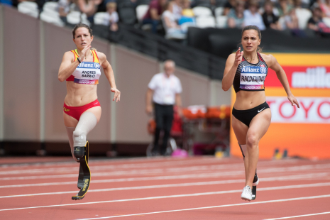 Sara Andrés, en una de las series de los 200 metros T44 del Mundial de Atletismo Paralímpico Londres 2017.
