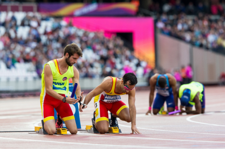 Martín Parejo y su guía, en la prueba de Relevo 4x100 T11-T13 Campeonato del Mundo de Atletismo Paralímpico Londres 2017.