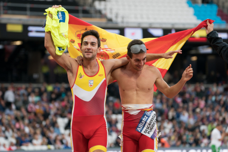 Gerard Descarrega y su guía Marcos Blanquiño, en el Mundial de Londres 2017.