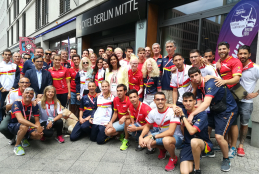 La secretaria de Estado para el Deporte, María José Rienda, con el equipo español en Berlín