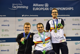 Toni Ponce y David Sánchez posan con sus medallas