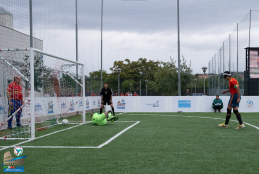 Adolfo Acosta lanza el penalti de la victoria