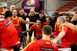 La selección española celebra la victoria