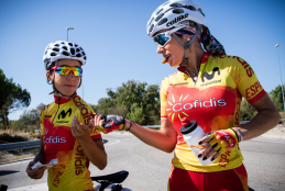 Kuki López, junto a su guía, durante un entrenamiento