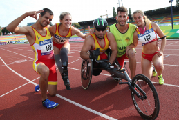 Lorenzo Albaladejo, junto al resto del relevo 4x100 en el Europeo de Berlín 2018