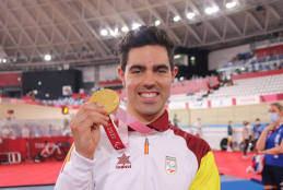 Alfonso Cabello tras recibir la medalla de oro como campeón paralímpico en Tokio 2020