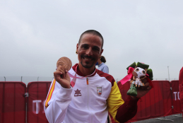 Sergio Garrote con la medalla de bronce en ruta