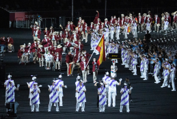 El Equipo Paralímpico Español desfile durante la ceremonia de inauguración de los Juegos de Tokio