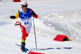 Pol Makuri durante la clásica de 20km de esquí de fondo en JJPP Pekín 2022. Ralf Kuckuck