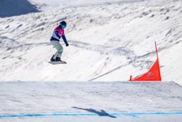 Vic González durante su participación en la clasificación de snowboard cross JJPP Pekín 2022