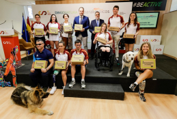 Foto de familia con autoridades y deportistas