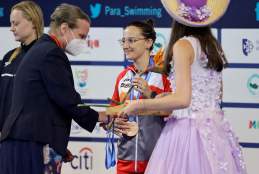 María Delgado, al recibir su segundo bronce del día