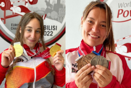 Loida y Montse, con las medallas