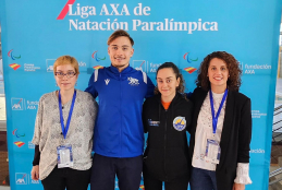 Los ganadores de la Liga AXA Oviedo, Íñigo Llopis y Beatriz Lérida