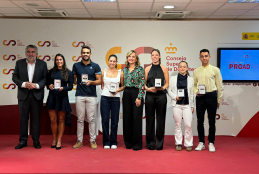 Foto de familia de los premiados