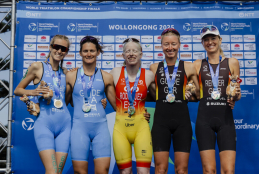 Susana Rodríguez en el podio del mundial de triatlón