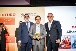 La FEDC premia a Alberto Jofre por su trayectoria en el deporte paralímpico