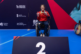 Judith Rodríguez con la medalla de plata en el podio