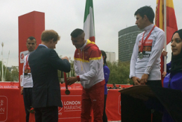 Ait recoge su medalla