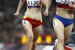Elena Congost corriendo la prueba de 1.500 metros