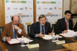 Miguel Sagarra, Jaime Lissavetzky y Francisco Moza, en la reuni�n de la Comisi�n del Plan ADOP