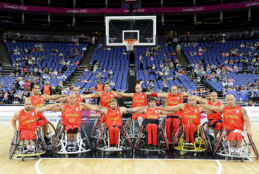 Jugadores del equipo de baloncesto espa�ol  en silla de ruedas