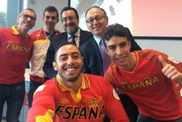 Selfie de los asistentes al acto