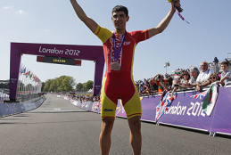 El ciclista Eckhard con su medalla de bronce en crono carretera Londres 2012