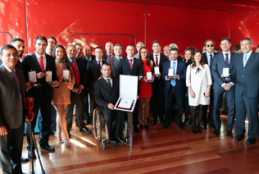 Foto de familia de los premiados