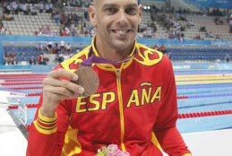 Richard Oribe con su medalla de bronce