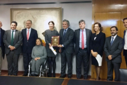 Foto de familia tras el acto