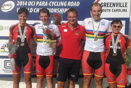 El seleccionador nacional con los t�ndems medallistas