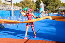 Rakel Mateo entrando en meta