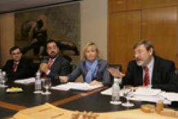 Amparo Valcarce, flanqueado por Miguel Carballeda y Jaime Lissavetzky en la Comisi�n de Seguimiento del Plan ADOP