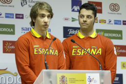 Los esquiadores paral�mpicos Jon Santacana y Miguel Galindo (deportista de apoyo)