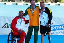 Javier Reja con su medalla. Foto: RFEP