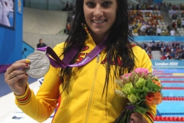 Sarai Gasc�n con la medalla de plata
